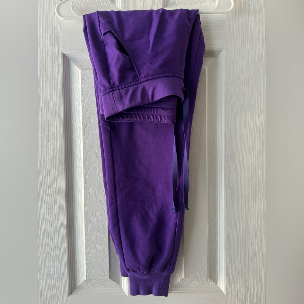 Figs Digital Grape Zamora - Petite Jogger Scrub Pants